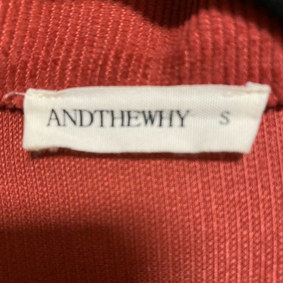 ANDTHEWHY BUTTON FRONT TOP - SIZE S - OVERSIZED PLEASE CHECK MEASUREMENTS - Picture 2 of 7